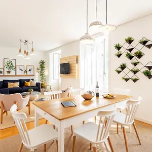 Joivy Chiado Self Check-in 2-br Flat With Parking Apartment
