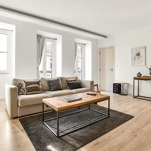 Modern 2 Bedroom In Estrela With Outside Terrace! Amazing For Families, Couples, Friends Apartment