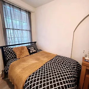 spacious-studio-flat-in.brighton-hotels-england.com/