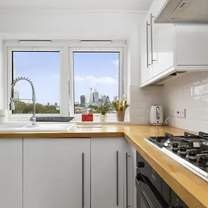 stylish-central-2br-flat-bridge-views.brighton-hotels-england.com/