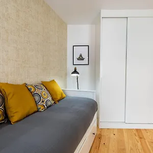Design And Bright Near Pasteis De Belem Apartment